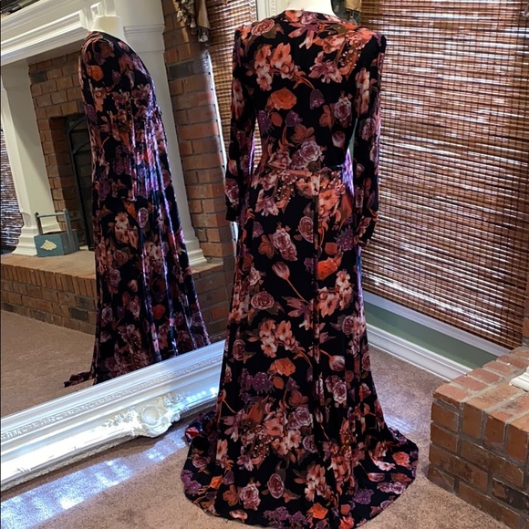 🖤GORGEOUS MAXI🖤 - Picture 4 of 5